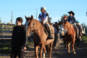 desfile-patrio-comunidad-hipico-la-esperanza