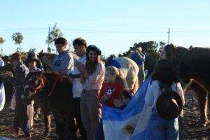 desfile-patrio-comunidad-hipico-la-esperanza